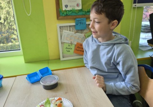 Uczniowie klasy 2 a podczas pracy.