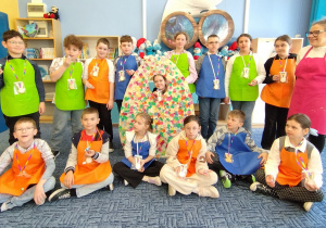 Dzieci z klasy 3b wraz z pania prowadzącą zajęcia.