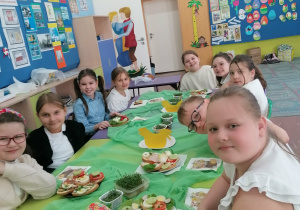 Uroczyste dzielenie się jajkiem.