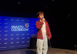 Wyróżniony wokalista śpiewający podczas konkursu