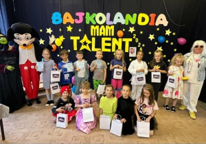 Uczniowie klas 1. z jury Szkolnego Mam Talent.