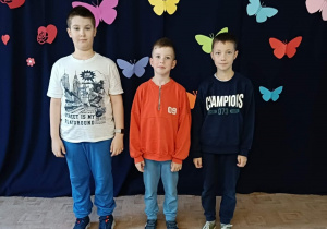 Uczniowie klas drugich, którzy uzyskali najwyższe wyniki w szkole.