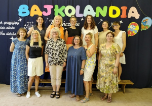 Pamiątkowe zdjęcie grona pedagogicznego Bajkolandii