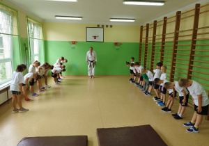 Tradycyjne zakończenie zajęć karate