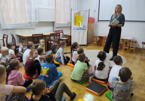Pani zadaje pytania po obejrzeniu filmu