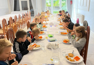 Klasa IIa i IIb obiedzie w restauracji "Kargul" w Łęczycy
