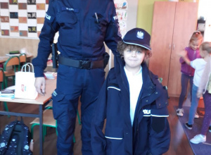 Spotkanie krasnali z I B z policjantami w ramach działań prewencyjnych