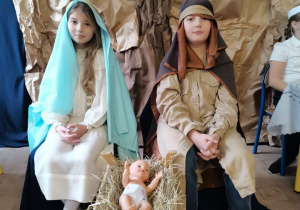 Dzieci w strojach Marii i Józefa