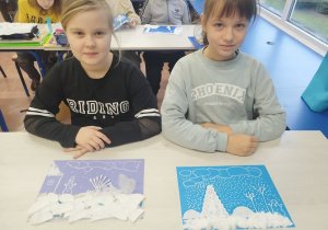 Uczniowie klasy III B prezentują swoje zimowe krajobrazy.