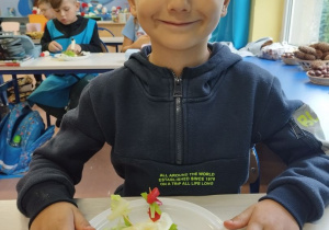 Uczeń prezentuje swoją potrawę.