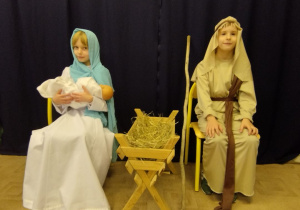 Dzieci przebrane za Maryję i Józefa