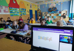 Uczniowie podczas lekcji online