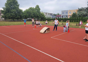 Bajkoludki uczestniczą w zawodach sportowych