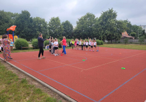 Bajkoludki uczestniczą w zawodach sportowych