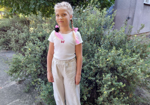 Fryzura modelki z klasy trzeciej.