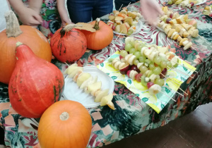 Smaczne i zdrowe szaszłyki owocowe