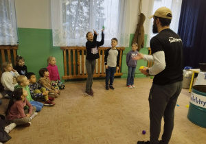 Lekcja z eksperymentami w Bajkolandii