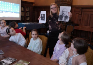 Uczniowie klasy 3b podczas warsztatów z historii i zabytków Ozorkowa