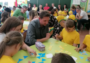 Wspólne układanie domina matematycznego