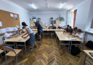 Uczestnicy warsztatów „Czekoladowa planeta – podróż do krainy słodkości”
